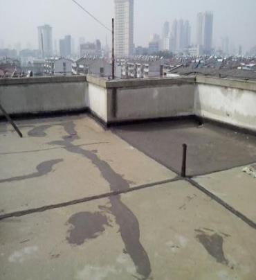 徐水区漏水维修 楼顶漏水是什么原因，楼顶漏水维修方法是什么?